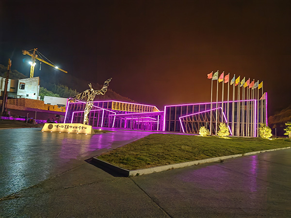 城市亮化是现代城市建设的重要组成部分，它不仅可以美化城市的夜景，还能提升城市的整体形象。随着科技的不断进步，城市亮化也得到了更多的关注和创新。本文将介绍一些关于城市亮化的创意和技术，帮助读者了解皮山城市亮化的重要性以及如何进行皮山城市亮化的规划和实施。