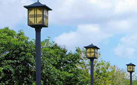 太阳能皮山庭院灯怎么选亮度与续航更耐用